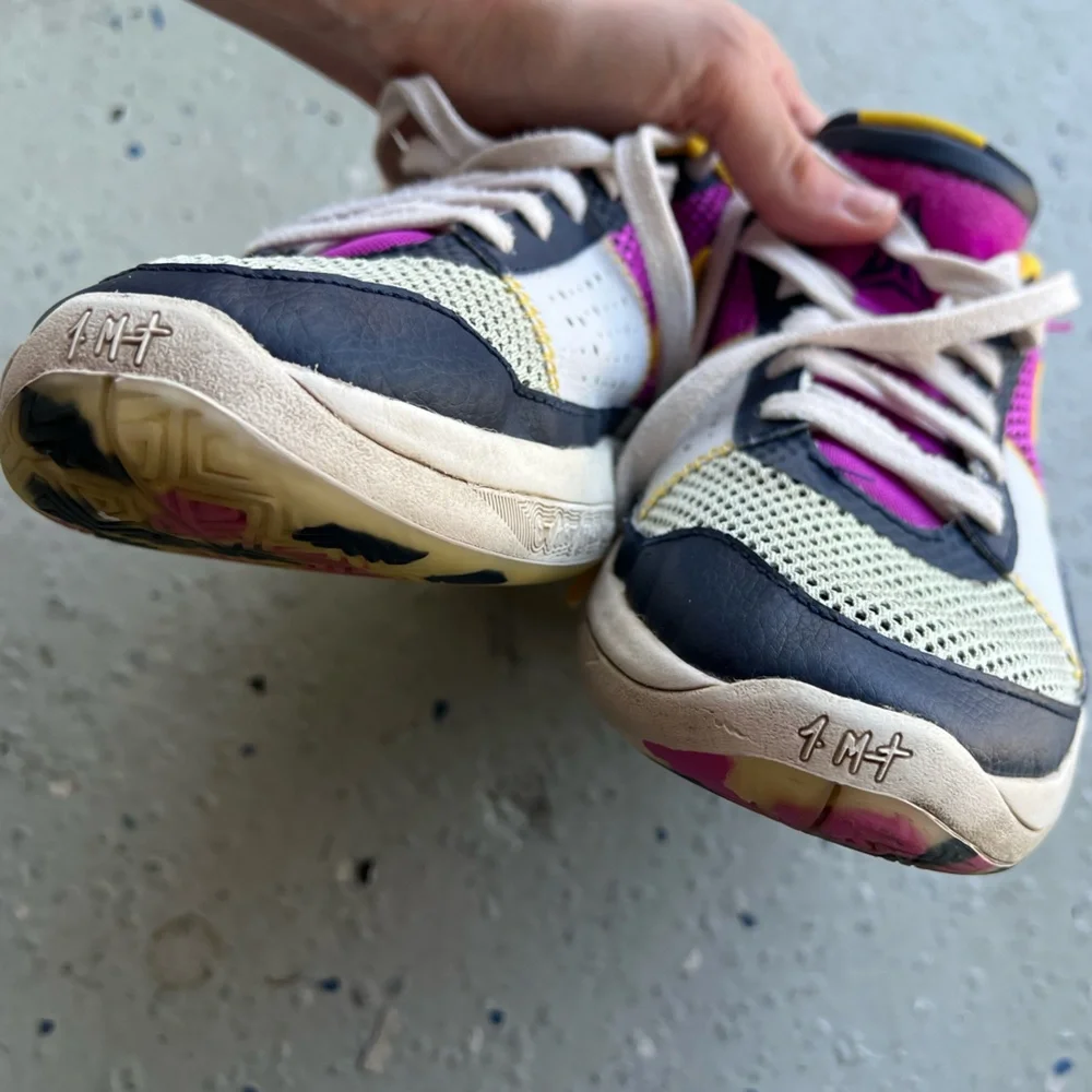 Nike Kobe Sneakers Mambacita Sweet 16 GS FN4977-400 Youth 6.5Y Kobe Bryant Gigi‎